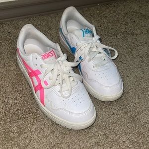 Asics, used, I will clean before shipping out!